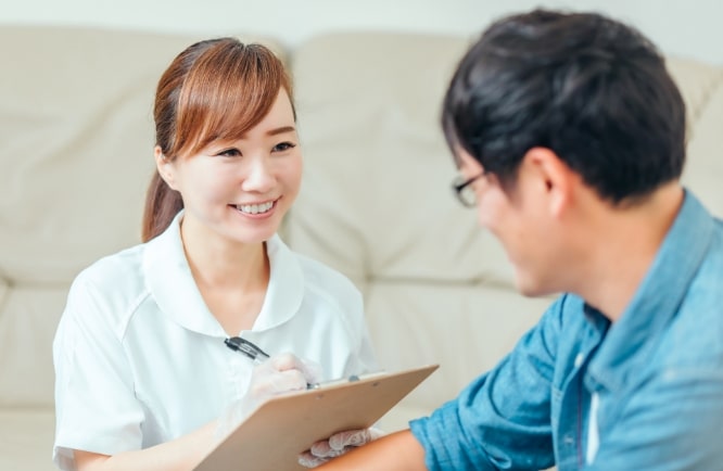 働く女性の写真